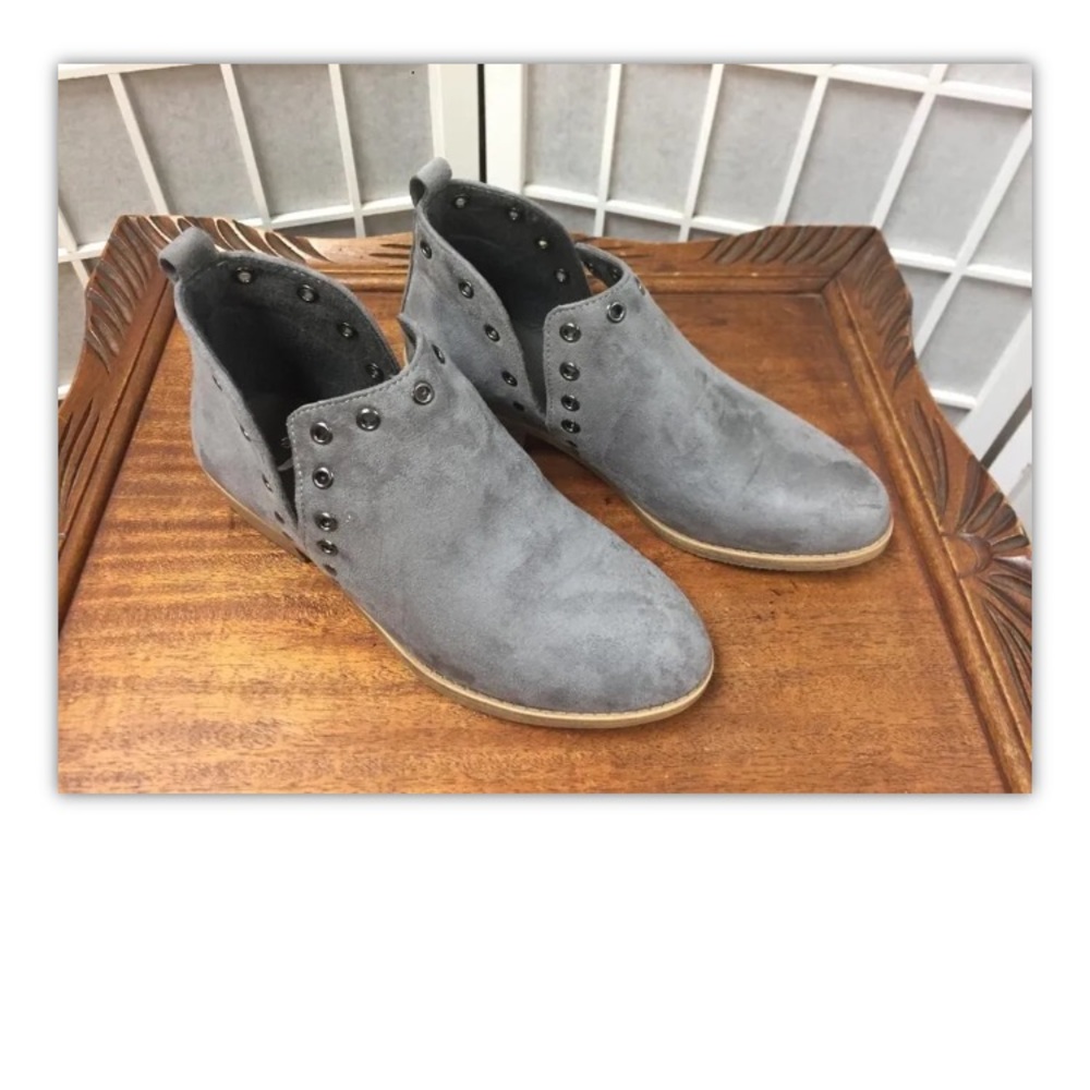 J.C., Bootie, Gray, Heels 1.5”, Decorated, Size7.: - image 1